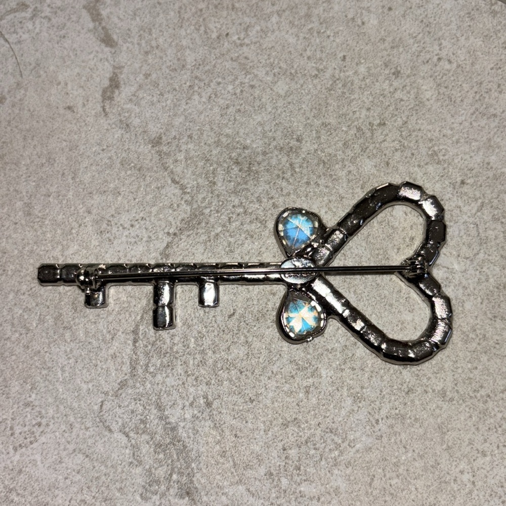 Dorothy Bauer Rhinestone Pin - Key Brooch - Picture 3 of 4